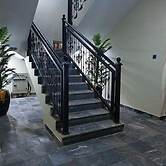 B & C Dyamond Hotel and Suites