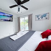 Tropical Villa King Bed Pool Top Location