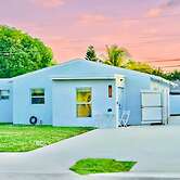 Stylish House w Hot Tub Close to Beach Stadium