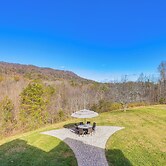Private Hot Tub: 'bays View Lodge' in Kingsport!