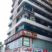 Goroomgo The Crown Ahmedabad