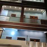 Goroomgo Aprana palace Ayodhya