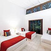 Yeguas V43 by Wynwood House