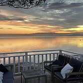 Dreamy Lake Retreat & Sunsets