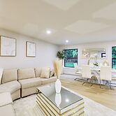 Walk to Waterfront Park: Modern Home in Tacoma