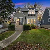 Charming Ann Arbor Retreat Near Dt & Attractions 3 Bedroom Home