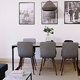 Entire 2 Bedroom House 7m To Station