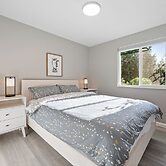 Cheerful Kirkland Home w/AC Big Yard, Walk to Beach