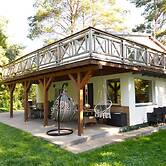 Holiday Home on the Lake Shore, Sauna, Jacuzzi