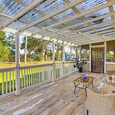 Peaceful Loxahatchee Apartment w/ Covered Porch