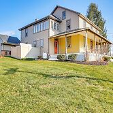 3 Mi to Dtwn: Charming Farmhouse in Mount Joy!