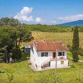 Relaxing Home Among the Tuscan Vineyards