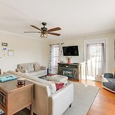 Close to Dtwn Bangor: Inviting Maine Home