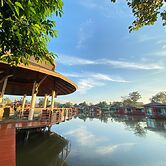 Boathouse Boutique Riverside