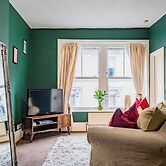 Host Stay Broadbanks Apartment