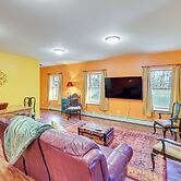 Near Historic Sites: Colorful Hyde Park Apartment!
