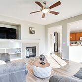 3 Mi to Downtown Merced: Family-friendly Home
