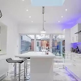 Host Stay Broadland House