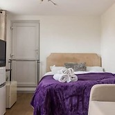 Kingston & Richmond Lux Brand new Studio