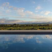 Wellsona Vineyard Retreat + Pool, Hot Tub, Views Main Home + Guest Hom