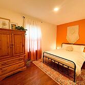 Cottage Street Downtown New Apartment