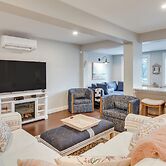 1 Mi to Drakes Island Beach: Cottage w/ Deck!