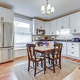 Walk to Garden & Restaurants: Zanesville Apartment