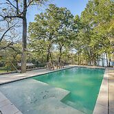 Lakefront Family Home w/ Pool in Streetman!