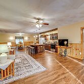 Lisle Apt: 4 Mi to Dorchester Lake!