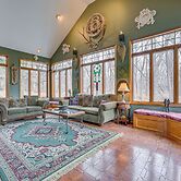 Walk to Saylorville Lake: Spacious Home w/ Deck!