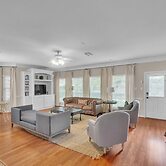 Spacious 6br Getaway Near Houston's Best 6 Bedroom Home