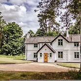 Benhams Country Cottage - From 250 Per Night