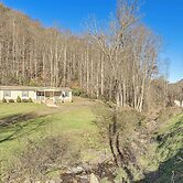 Creekside Haven w/ Fire Pit Near Nantahala River