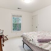 1 Mi to Dtwn Newburgh: Quiet Home w/ Yard!