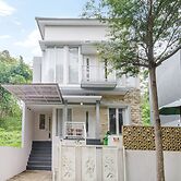 Calma Edelweiss Villa Lawang Malang