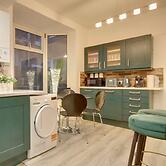 Southsea 5 Bed House - Hot Tub-Sleeps 10