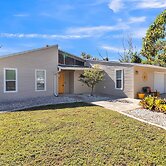 Tropical Oasis With Private Screened Hot Tub 2 Bedroom Home