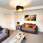 Spacious 3 Bed House - Newly Refurbished