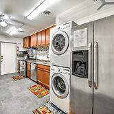 1 Mi to Dtwn: Remote Work-friendly Apt in Hampton!