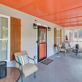 Updated Farmhouse w/ Yard, 10 Mi to Dtwn Atlanta