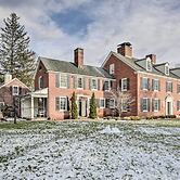 Spacious Estate w/ Courtyard: 2 Miles to Downtown!