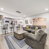 1 Mi to Beach: Sunny Lantana Cottage w/ Pool!