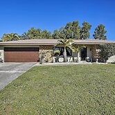 Pet-friendly Oasis w/ Deck & Fire Pit in Bokeelia!