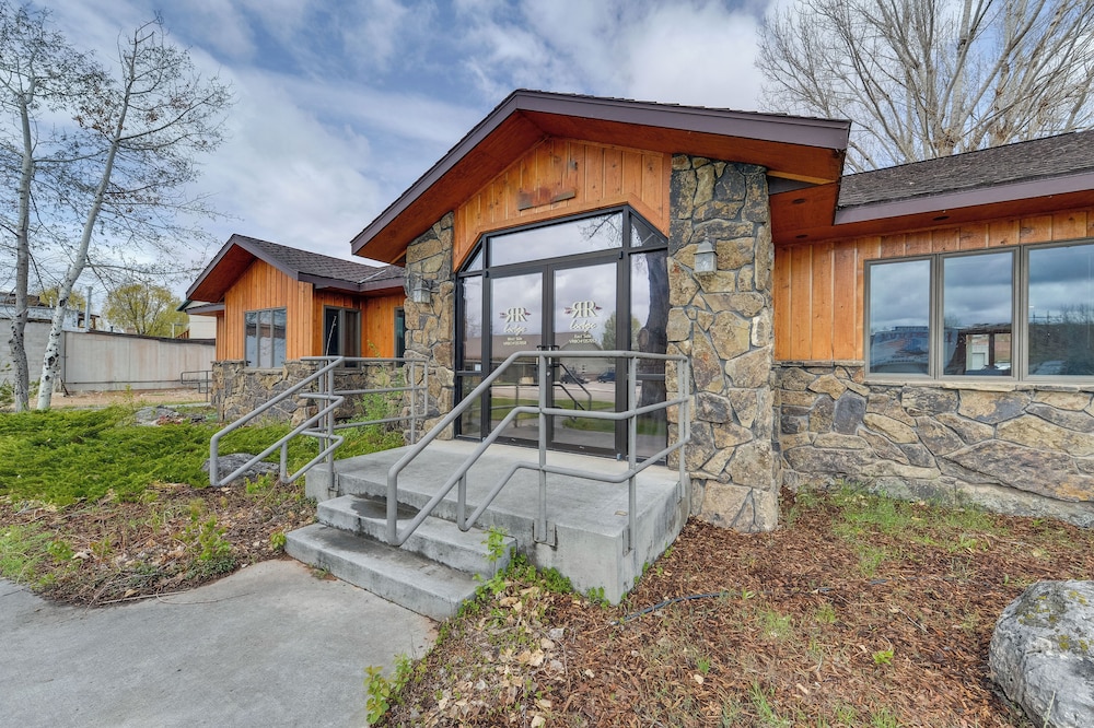 Spacious Home 10 Minutes to Ten Sleep Canyon!
