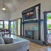 Stylish Eldon Home w/ Grill: 1 Mile to Lake!