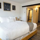 Tofino Oceanfront Hotel Suite 3