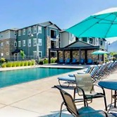 Modern Cozy 2BR Apt With Pool and Hot Tub