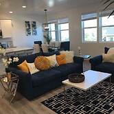 Deluxe Townhouse w/2 car Garage, Work or Family!