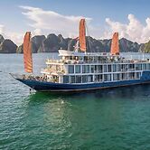 Verdure Lotus Classic Cruise on Lan Ha Bay
