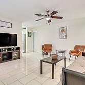 Hot Tub Haven: 4 Mi to Hard Rock Stadium!